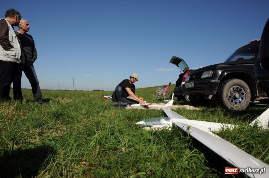 Zdjęcie w galerii na portalu naszraciborz.pl: Pokazy lotnicze nad Ulgą wiadomości z regionu
