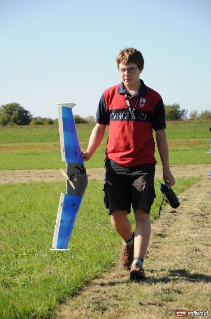 Zdjęcie w galerii na portalu naszraciborz.pl: Pokazy lotnicze nad Ulgą wiadomości z regionu