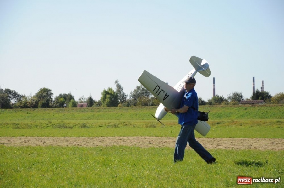 Zdjęcie w galerii na portalu naszraciborz.pl: Pokazy lotnicze nad Ulgą wiadomości z regionu