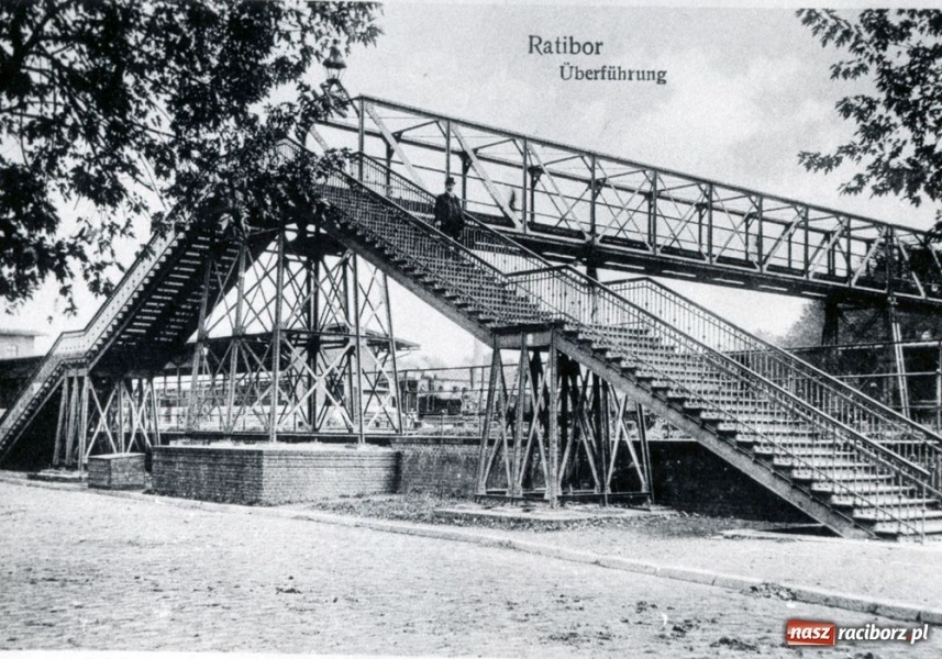 Zdjęcie w galerii na portalu naszraciborz.pl: Kładki nad torami mogą runąć wiadomości z regionu
