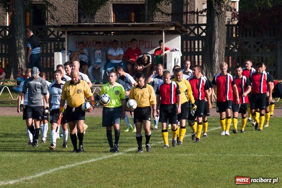 Zdjęcie w galerii na portalu naszraciborz.pl: Podział punktów w hicie kolejki wiadomości z regionu