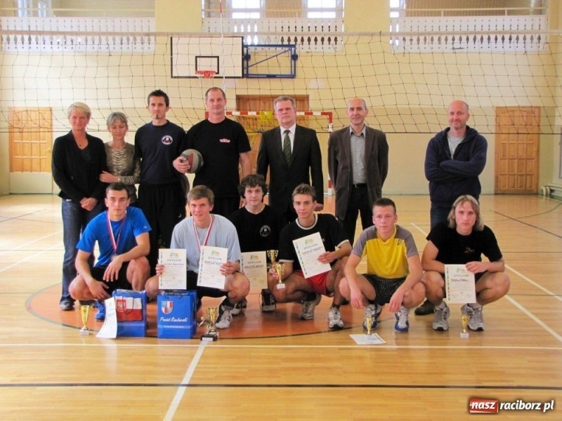 Zdjęcie w galerii na portalu naszraciborz.pl: Michał i Mirek siatkarskimi mistrzami wiadomości z regionu