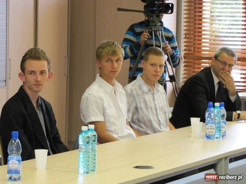 Zdjęcie w galerii na portalu naszraciborz.pl: Biznes pomaga uczniom... wiadomości z regionu