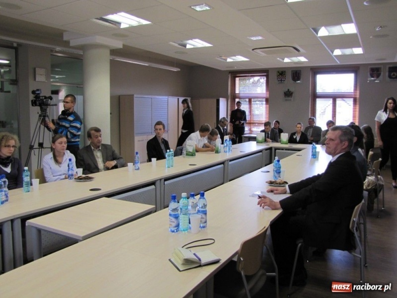 Zdjęcie w galerii na portalu naszraciborz.pl: Biznes pomaga uczniom... wiadomości z regionu