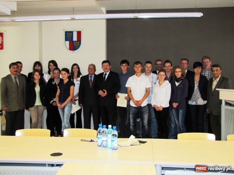 Zdjęcie w galerii na portalu naszraciborz.pl: Biznes pomaga uczniom... wiadomości z regionu