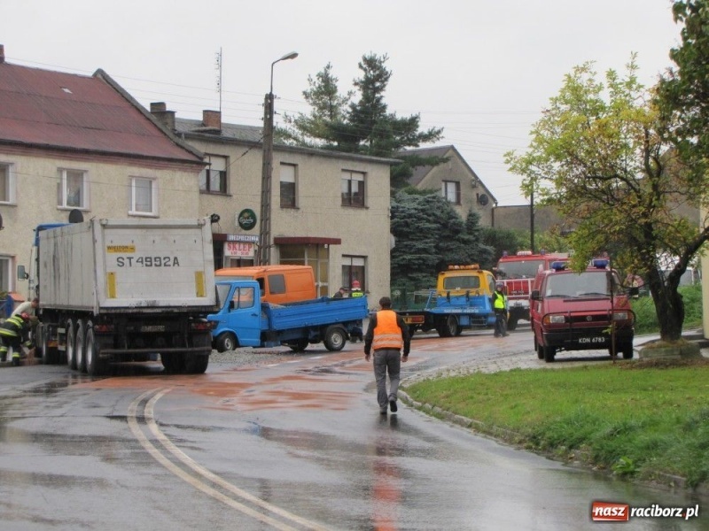 Zdjęcie w galerii na portalu naszraciborz.pl: Zderzenie na Kozielskiej. Drogę zamknięto wiadomości z regionu