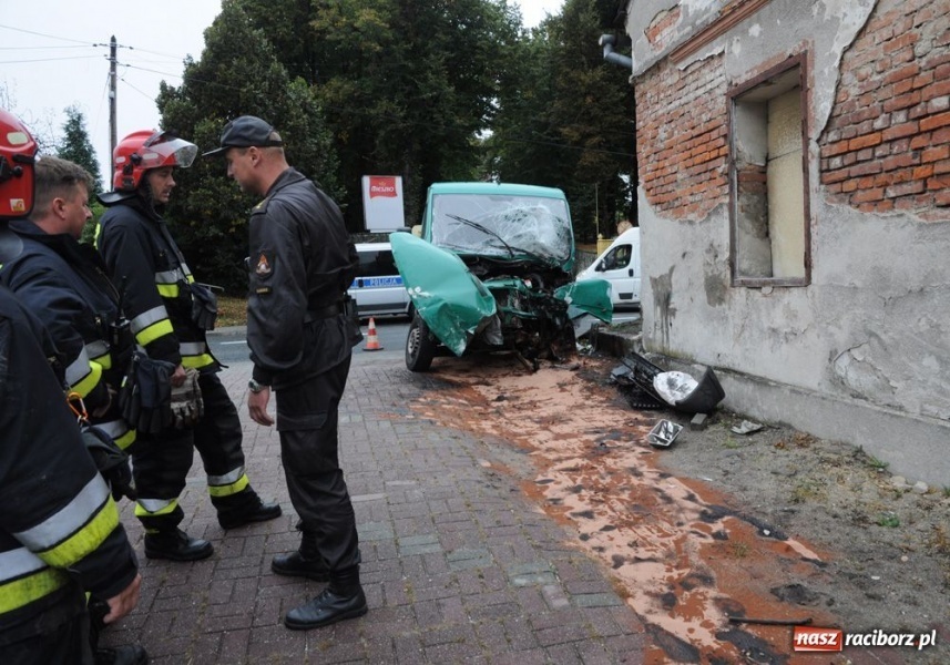 Zdjęcie w galerii na portalu naszraciborz.pl: Kierowca sprintera nie wyrobił na zakręcie wiadomości z regionu