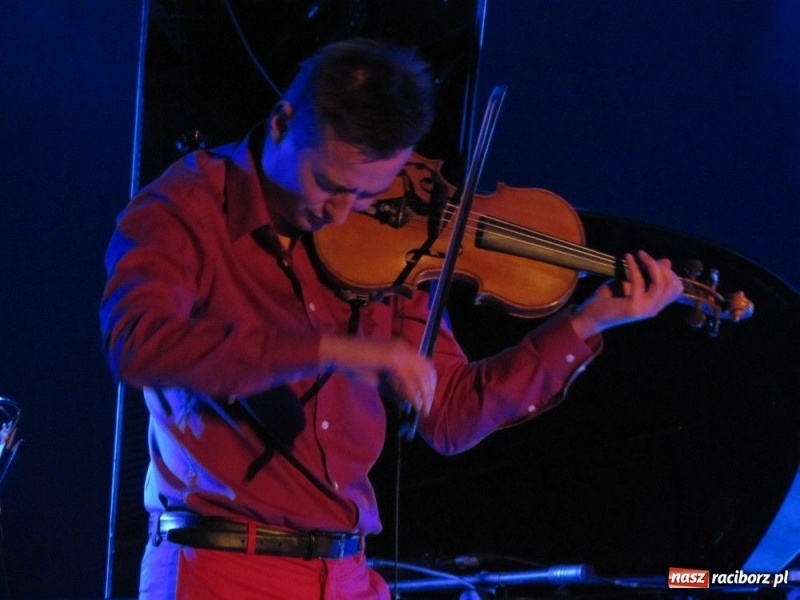 Zdjęcie w galerii na portalu naszraciborz.pl: Marcin Wyrostek zagrał w Raciborzu... wiadomości z regionu