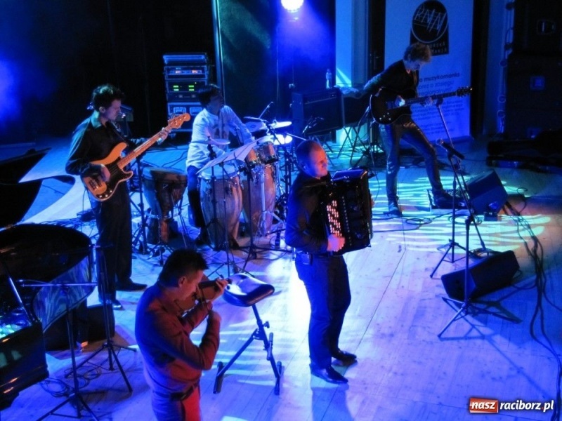 Zdjęcie w galerii na portalu naszraciborz.pl: Marcin Wyrostek zagrał w Raciborzu... wiadomości z regionu