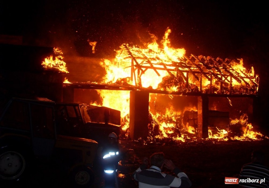 Zdjęcie w galerii na portalu naszraciborz.pl: PODPALACZ znów uderzył w Pietraszynie wiadomości z regionu