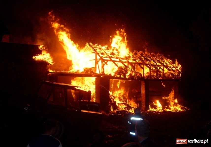 Zdjęcie w galerii na portalu naszraciborz.pl: PODPALACZ znów uderzył w Pietraszynie wiadomości z regionu