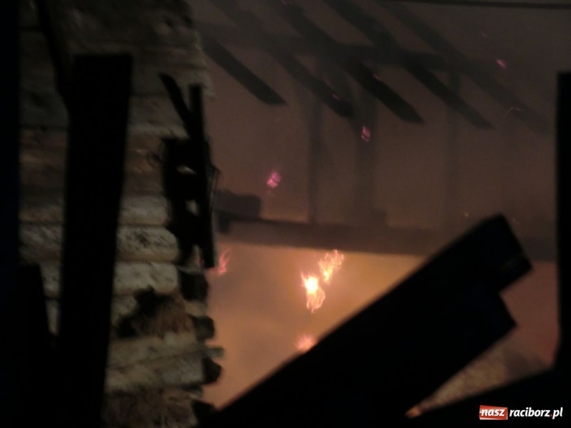 Zdjęcie w galerii na portalu naszraciborz.pl: PODPALACZ znów uderzył w Pietraszynie wiadomości z regionu