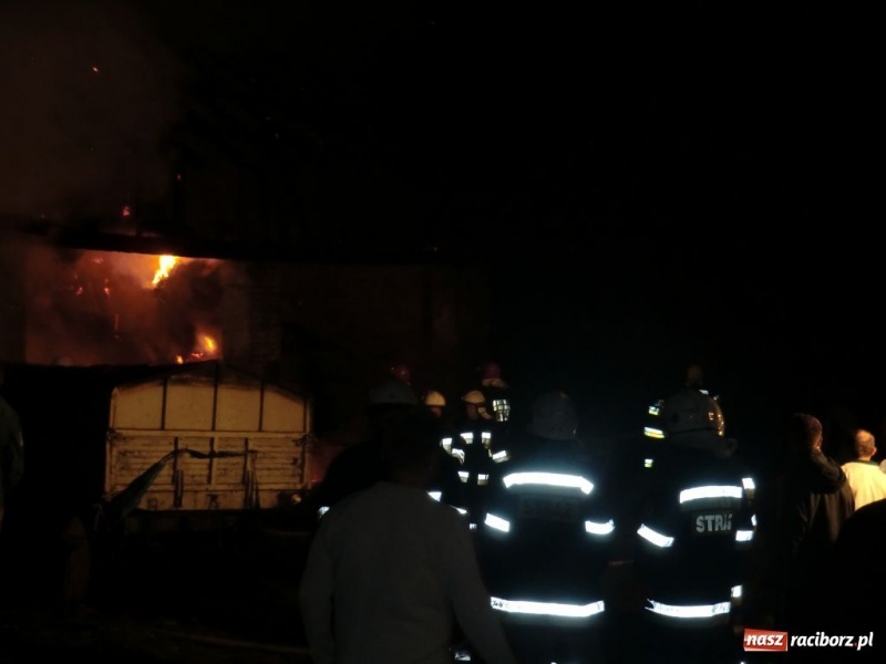 Zdjęcie w galerii na portalu naszraciborz.pl: PODPALACZ znów uderzył w Pietraszynie wiadomości z regionu