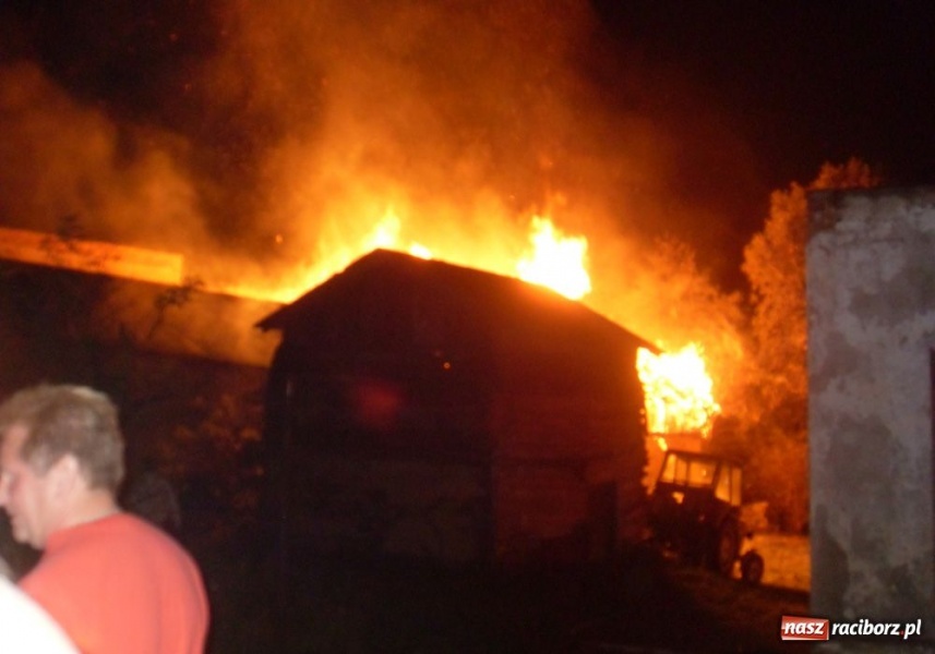 Zdjęcie w galerii na portalu naszraciborz.pl: PODPALACZ znów uderzył w Pietraszynie wiadomości z regionu