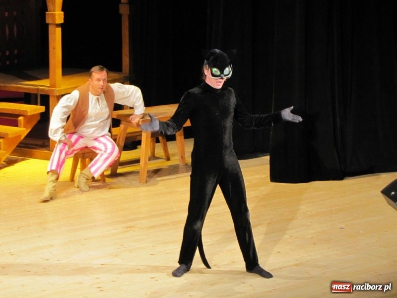 Zdjęcie w galerii na portalu naszraciborz.pl: Zaczarowany kot czarował w RCK wiadomości z regionu