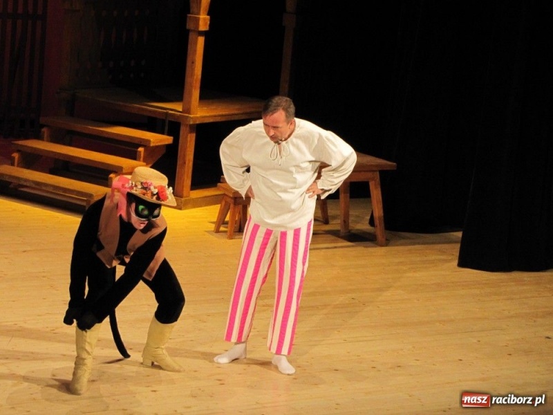 Zdjęcie w galerii na portalu naszraciborz.pl: Zaczarowany kot czarował w RCK wiadomości z regionu