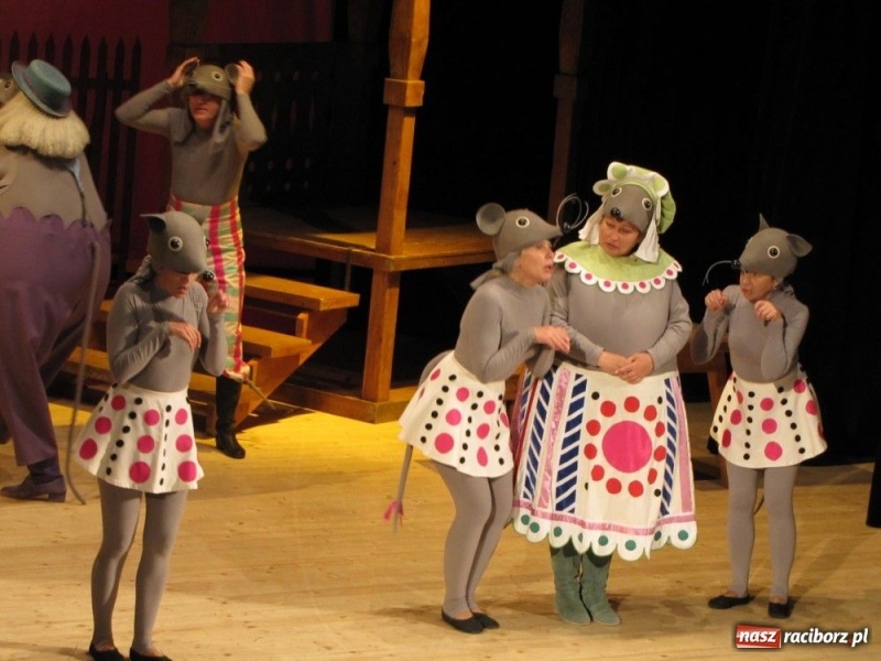 Zdjęcie w galerii na portalu naszraciborz.pl: Zaczarowany kot czarował w RCK wiadomości z regionu