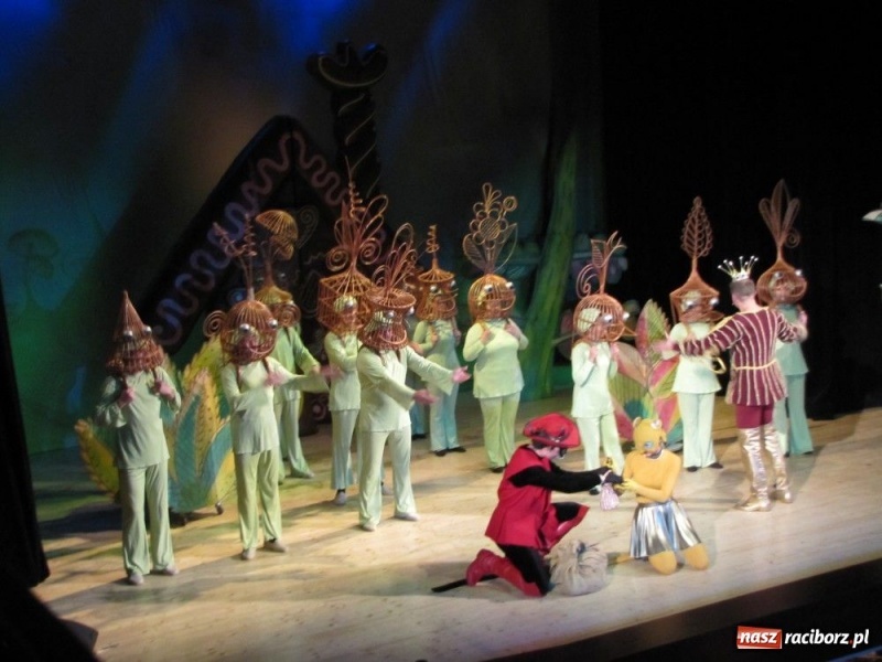 Zdjęcie w galerii na portalu naszraciborz.pl: Zaczarowany kot czarował w RCK wiadomości z regionu