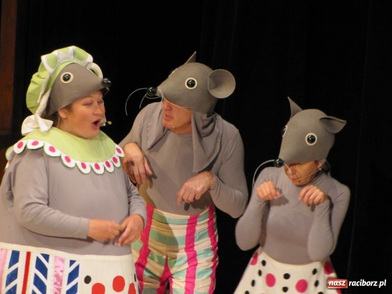 Zdjęcie w galerii na portalu naszraciborz.pl: Zaczarowany kot czarował w RCK wiadomości z regionu