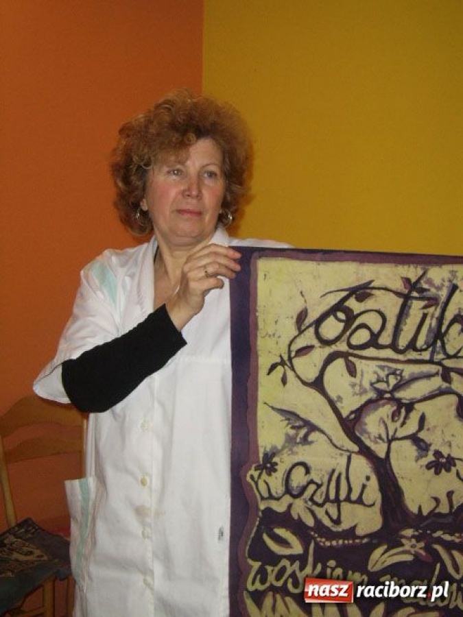 Zdjęcie w galerii na portalu naszraciborz.pl: Warsztaty batiku wiadomości z regionu