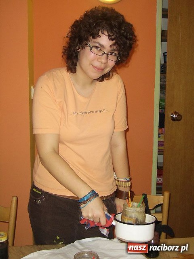 Zdjęcie w galerii na portalu naszraciborz.pl: Warsztaty batiku wiadomości z regionu