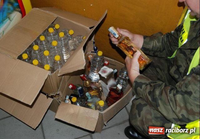 Zdjęcie w galerii na portalu naszraciborz.pl: ŚOSG: Zatrzymany spirytus z nielegalnej rozlewni wiadomości z regionu