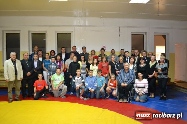 Zdjęcie w galerii na portalu naszraciborz.pl: Zapaśnicy Dębu nagrodzeni przez starostę wiadomości z regionu