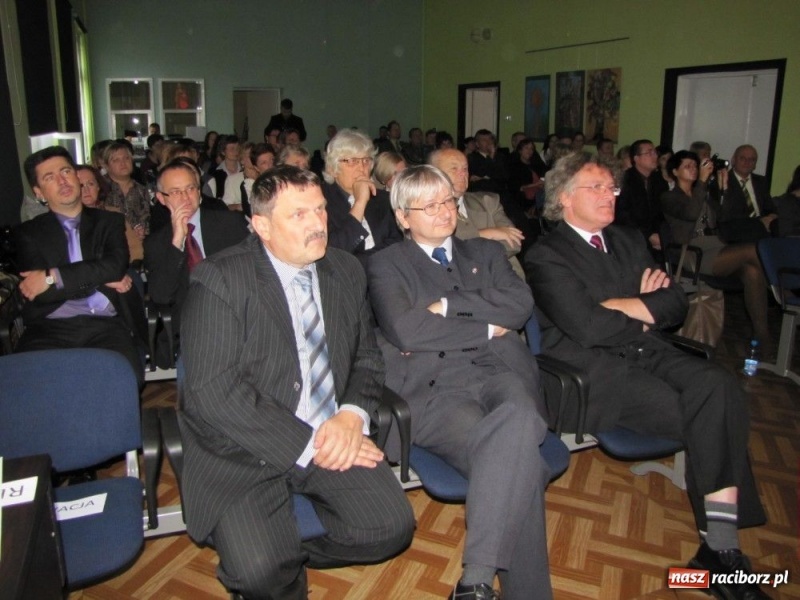 Zdjęcie w galerii na portalu naszraciborz.pl: Starosta wręczył nauczycielskie nagrody wiadomości z regionu