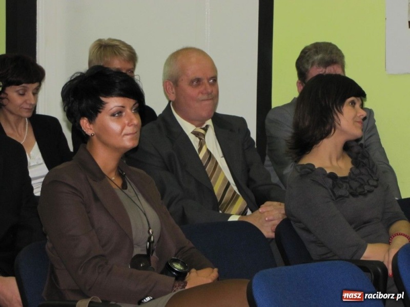 Zdjęcie w galerii na portalu naszraciborz.pl: Starosta wręczył nauczycielskie nagrody wiadomości z regionu