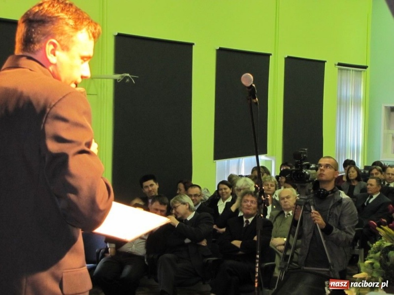 Zdjęcie w galerii na portalu naszraciborz.pl: Starosta wręczył nauczycielskie nagrody wiadomości z regionu