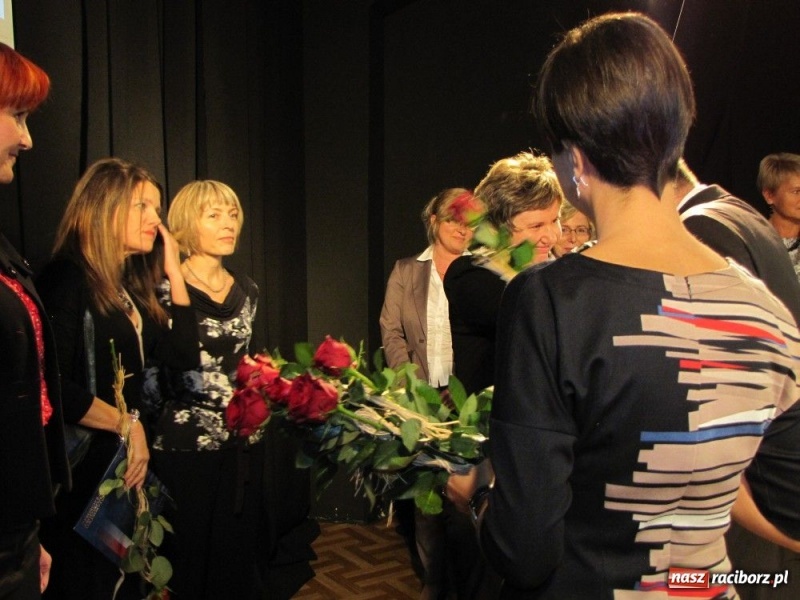 Zdjęcie w galerii na portalu naszraciborz.pl: Starosta wręczył nauczycielskie nagrody wiadomości z regionu