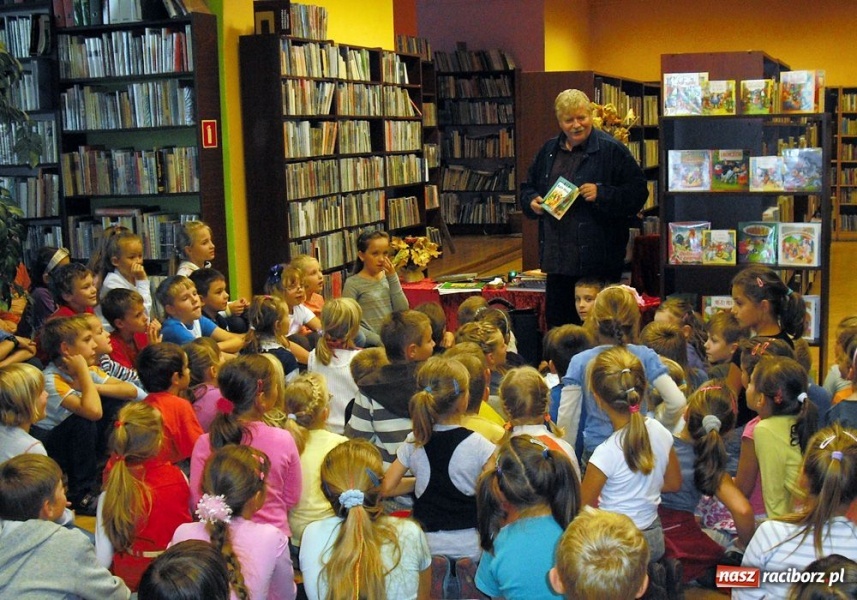 Zdjęcie w galerii na portalu naszraciborz.pl: Biblioteka w Nędzy pękała w szwach wiadomości z regionu