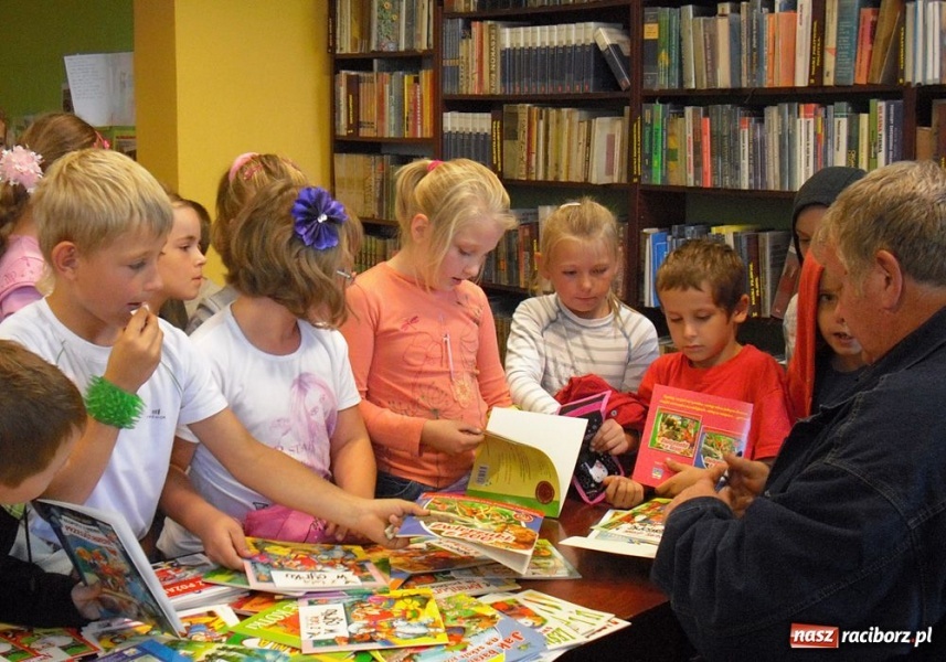 Zdjęcie w galerii na portalu naszraciborz.pl: Biblioteka w Nędzy pękała w szwach wiadomości z regionu