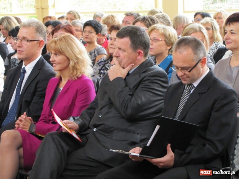 Zdjęcie w galerii na portalu naszraciborz.pl: Jak najmniej tych papierków... wiadomości z regionu