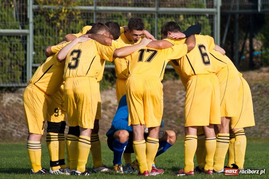 Zdjęcie w galerii na portalu naszraciborz.pl: Markowice zagrały bez życia wiadomości z regionu