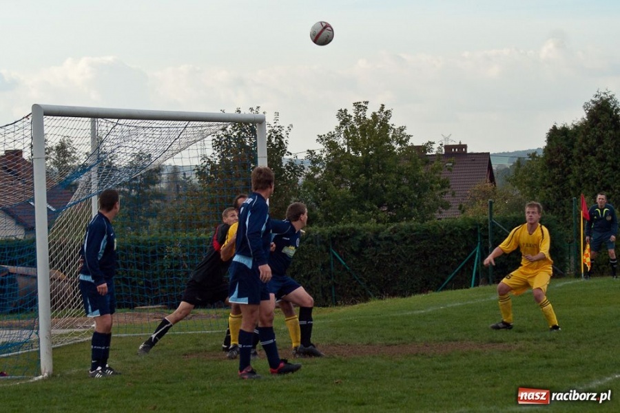 Zdjęcie w galerii na portalu naszraciborz.pl: Markowice zagrały bez życia wiadomości z regionu