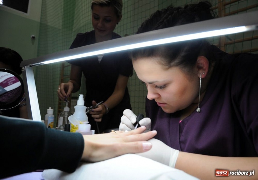 Zdjęcie w galerii na portalu naszraciborz.pl: Panie wylewały siódme poty wiadomości z regionu