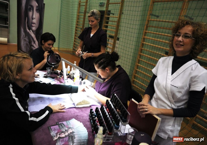 Zdjęcie w galerii na portalu naszraciborz.pl: Panie wylewały siódme poty wiadomości z regionu