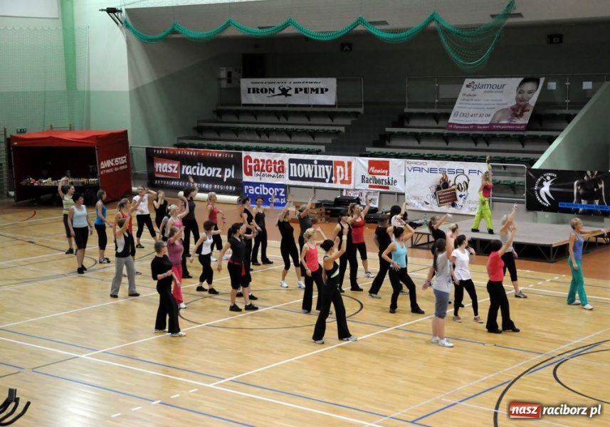 Zdjęcie w galerii na portalu naszraciborz.pl: Panie wylewały siódme poty wiadomości z regionu