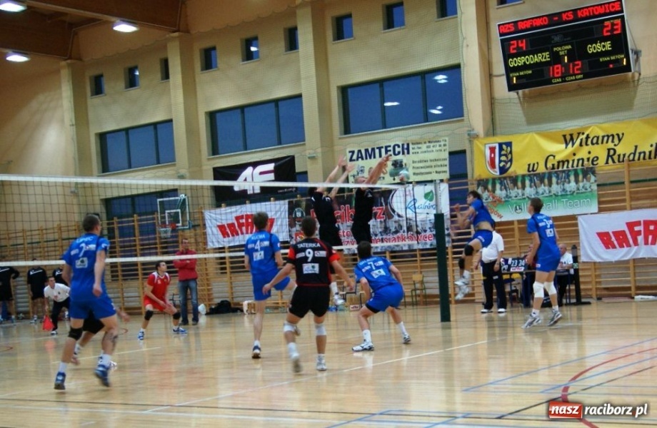 Zdjęcie w galerii na portalu naszraciborz.pl: Sporo nerwów i dwie kartki wiadomości z regionu