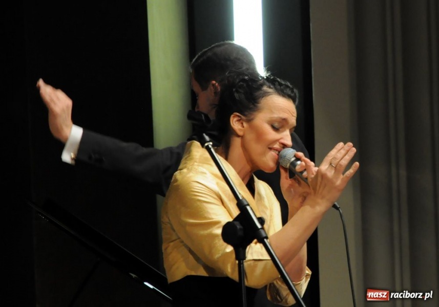 Zdjęcie w galerii na portalu naszraciborz.pl: Wyjątkowy koncert Ewy Urygi wiadomości z regionu