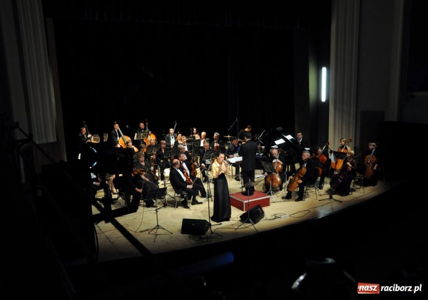Zdjęcie w galerii na portalu naszraciborz.pl: Wyjątkowy koncert Ewy Urygi wiadomości z regionu