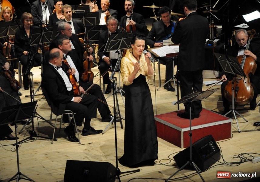 Zdjęcie w galerii na portalu naszraciborz.pl: Wyjątkowy koncert Ewy Urygi wiadomości z regionu