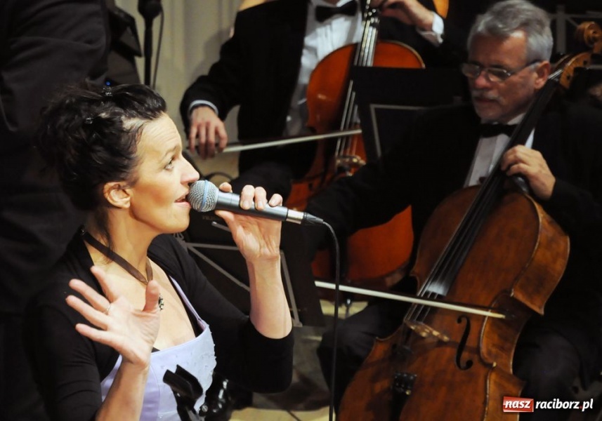 Zdjęcie w galerii na portalu naszraciborz.pl: Wyjątkowy koncert Ewy Urygi wiadomości z regionu