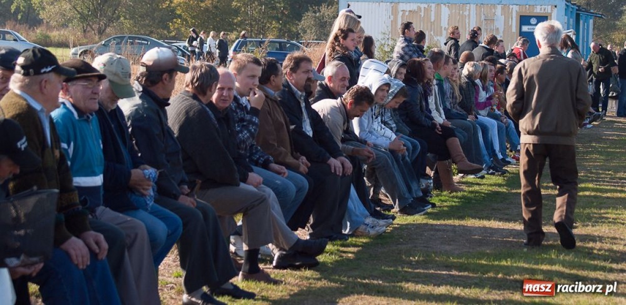 Zdjęcie w galerii na portalu naszraciborz.pl: Punkty dla Raszczyc w meczu na szczycie wiadomości z regionu