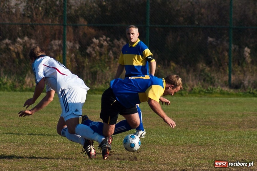 Zdjęcie w galerii na portalu naszraciborz.pl: Punkty dla Raszczyc w meczu na szczycie wiadomości z regionu