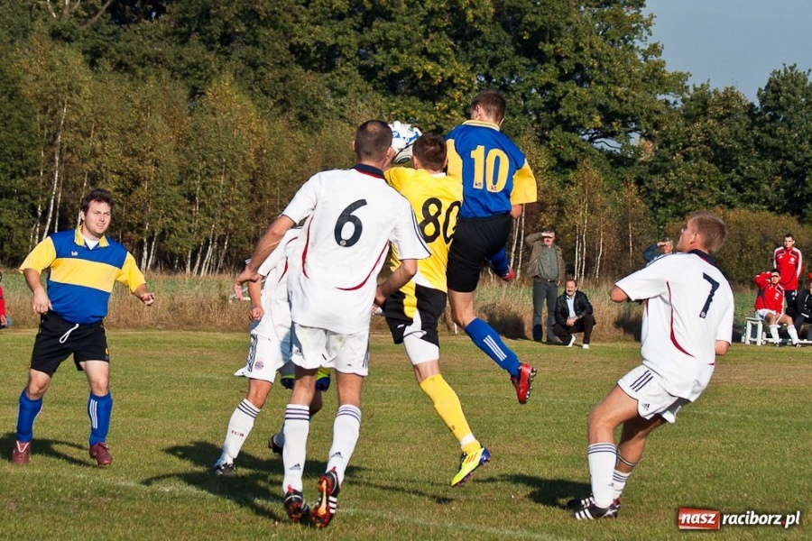 Zdjęcie w galerii na portalu naszraciborz.pl: Punkty dla Raszczyc w meczu na szczycie wiadomości z regionu