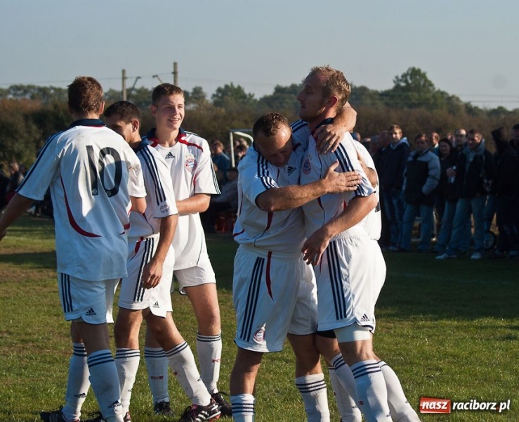 Zdjęcie w galerii na portalu naszraciborz.pl: Punkty dla Raszczyc w meczu na szczycie wiadomości z regionu