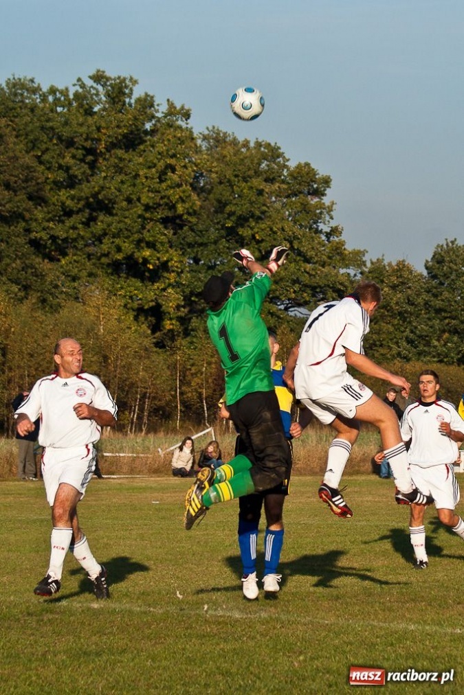 Zdjęcie w galerii na portalu naszraciborz.pl: Punkty dla Raszczyc w meczu na szczycie wiadomości z regionu