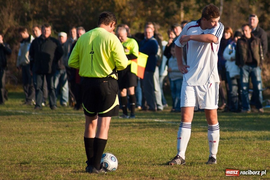 Zdjęcie w galerii na portalu naszraciborz.pl: Punkty dla Raszczyc w meczu na szczycie wiadomości z regionu
